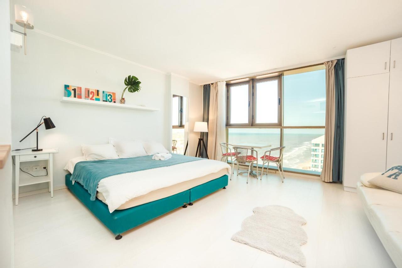 Ferienwohnung Sunny Sea View Studio Herzelia Exterior foto